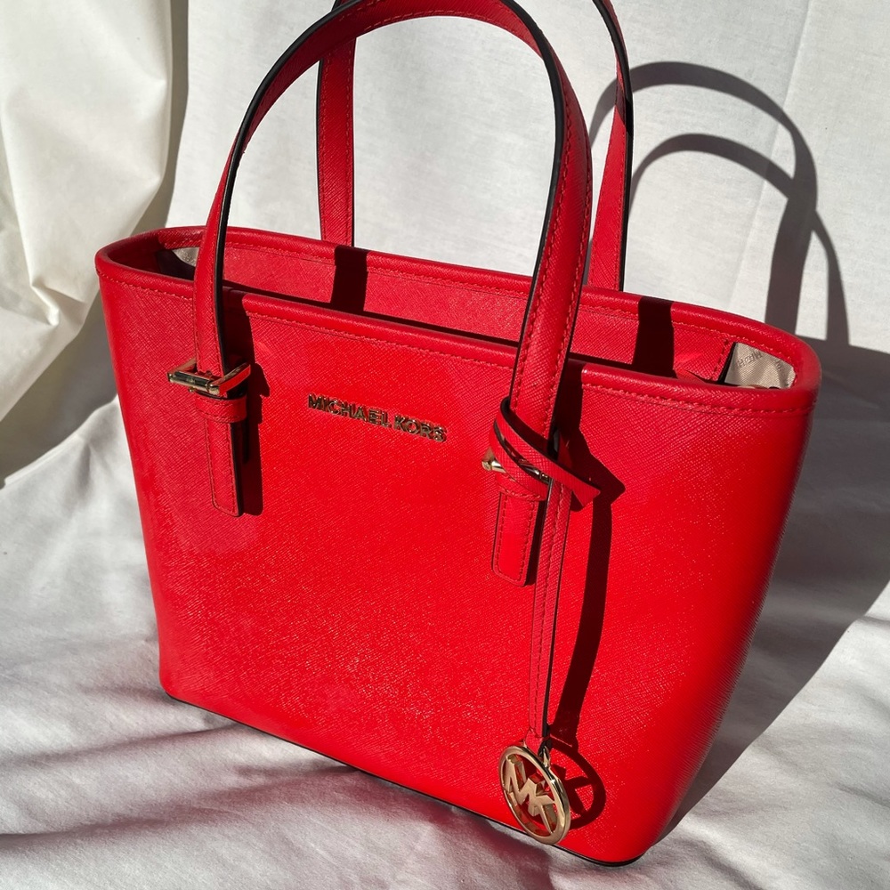 Red Micheal Kors tote bag